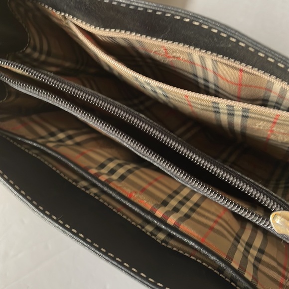Authentic Burberry Handbag Nova Check. - Picture 4 of 17